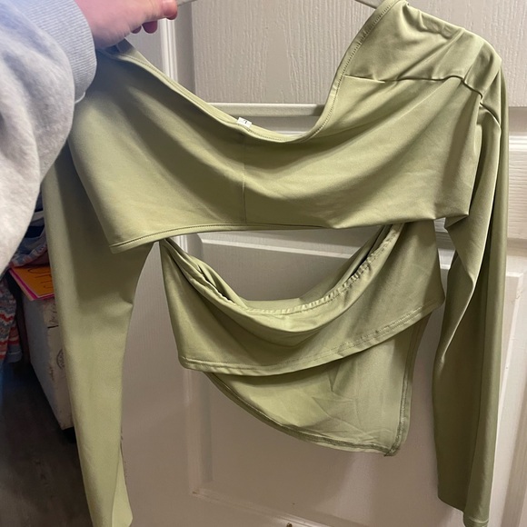 Green going out top - Picture 3 of 3